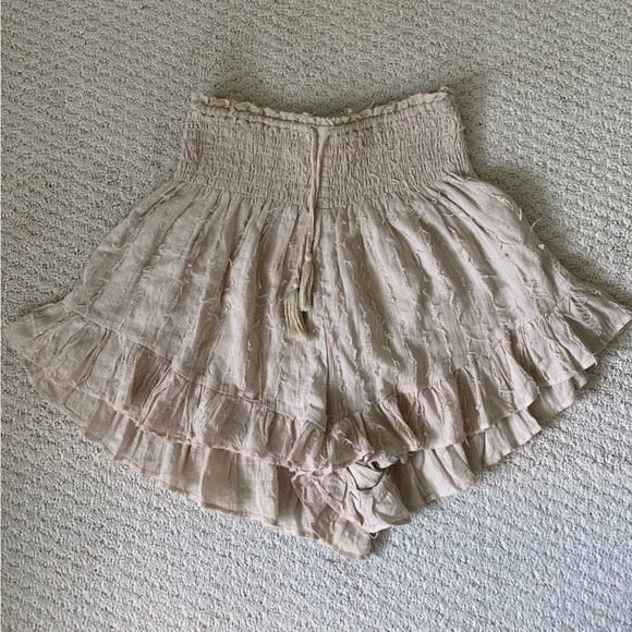 Flowy Shorts - Picture 1 of 4